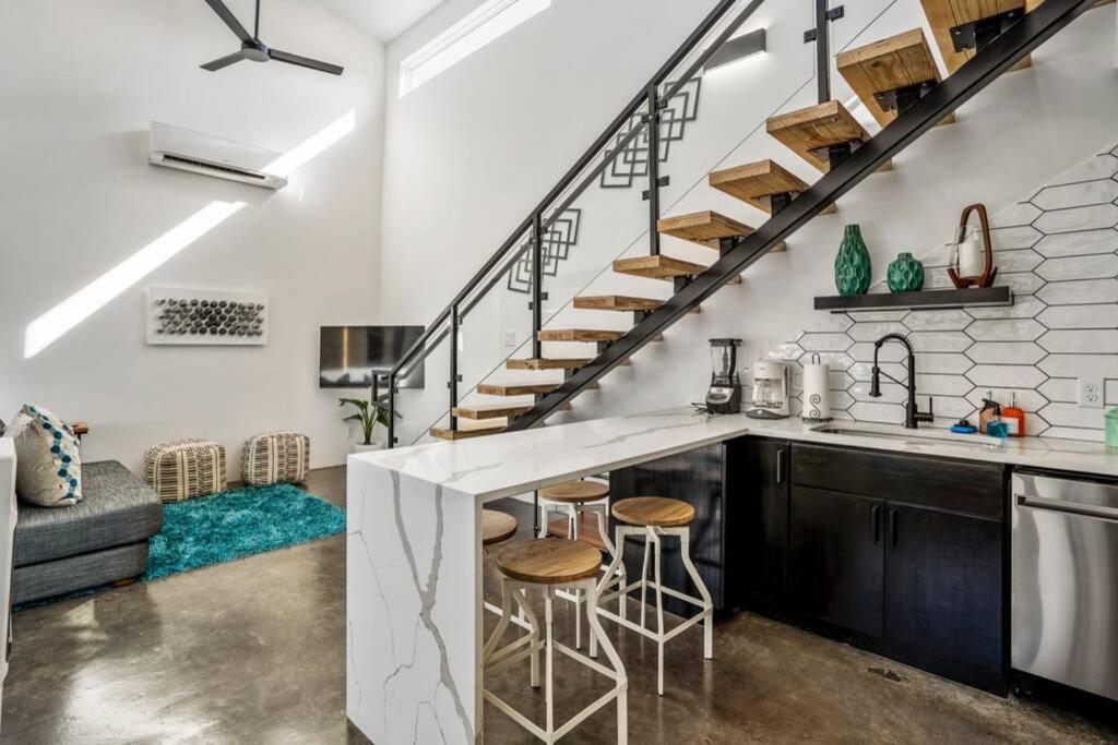 Quantum Tiny Loft At East End Revitalized 休斯敦 外观 照片
